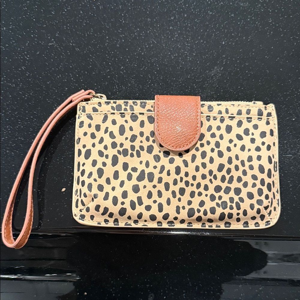 Chic Leopard Print Wristlet with Tan Accent